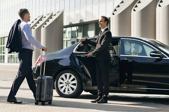 How To Choose The Right Limousine Service For Airports